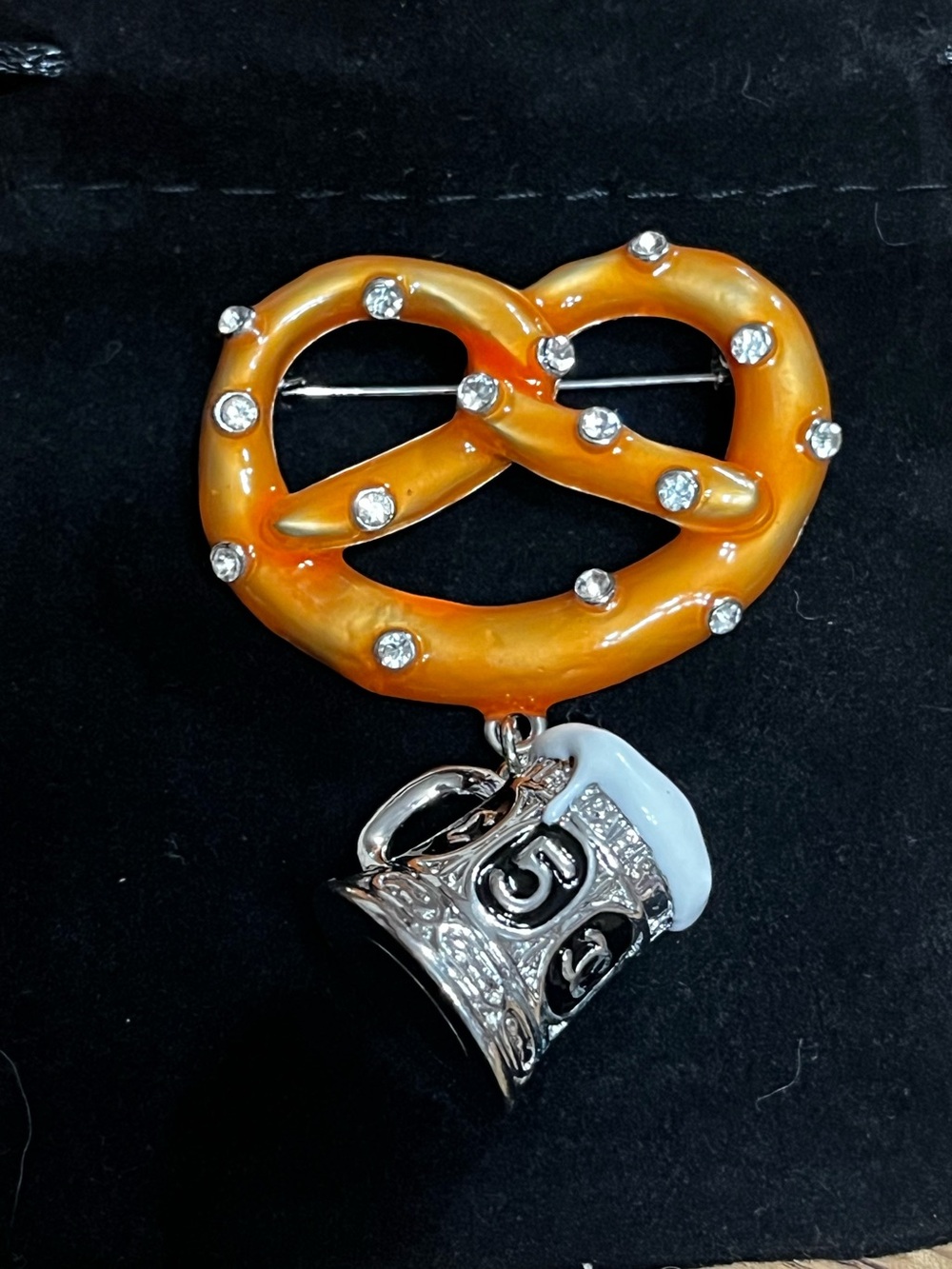 🍻Chanel 🥨 Salzburg Pretzel Beer Stein 🗼Collectors Luxury Brooch ✨